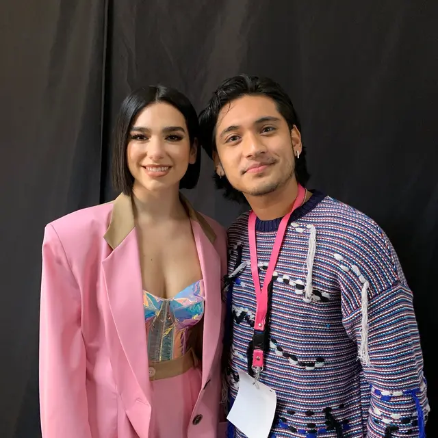Gagal Nonton Konser Sang Idola, Ini 6 Potret Giorgino Abraham Bareng Dua Lipa di 2019