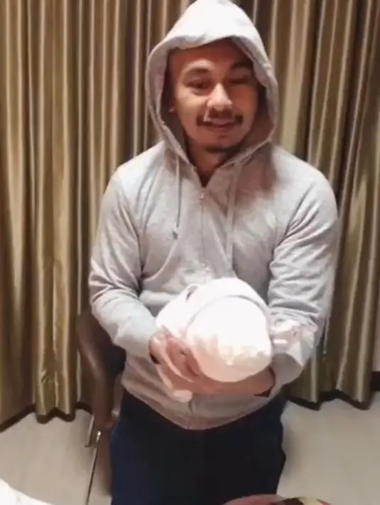 (Instagram/raditya_dika)