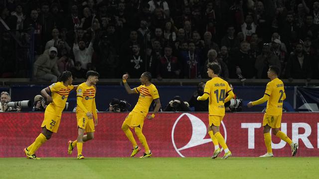 Foto: Aksi Gemilang Rapinha, Borong 2 Gol Bawa Barcelona Bungkam PSG di Liga Champions