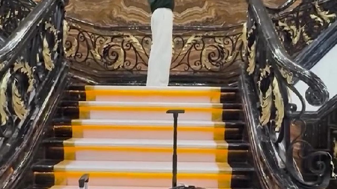 Saaih Halilintar Azan di Tangga saat Pindah ke Rumah Baru, Reaksi Netizen Pro Kontra