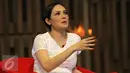 Mata Mulan mulai berkaca-kaca saat menceritakan kisah lika-liku hidupnya di acara Dear Haters yang ditayangkan Liputan6.com, di SCTV Tower, Jakarta, Kamis (7/4/2016). (Liputan6.com/Herman Zakharia)