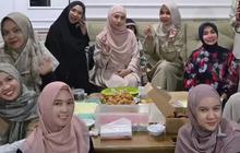 Potret Keseruan 6 Artis Mualaf Buka Puasa, Akui Jadi Momen Paling Dinantikan