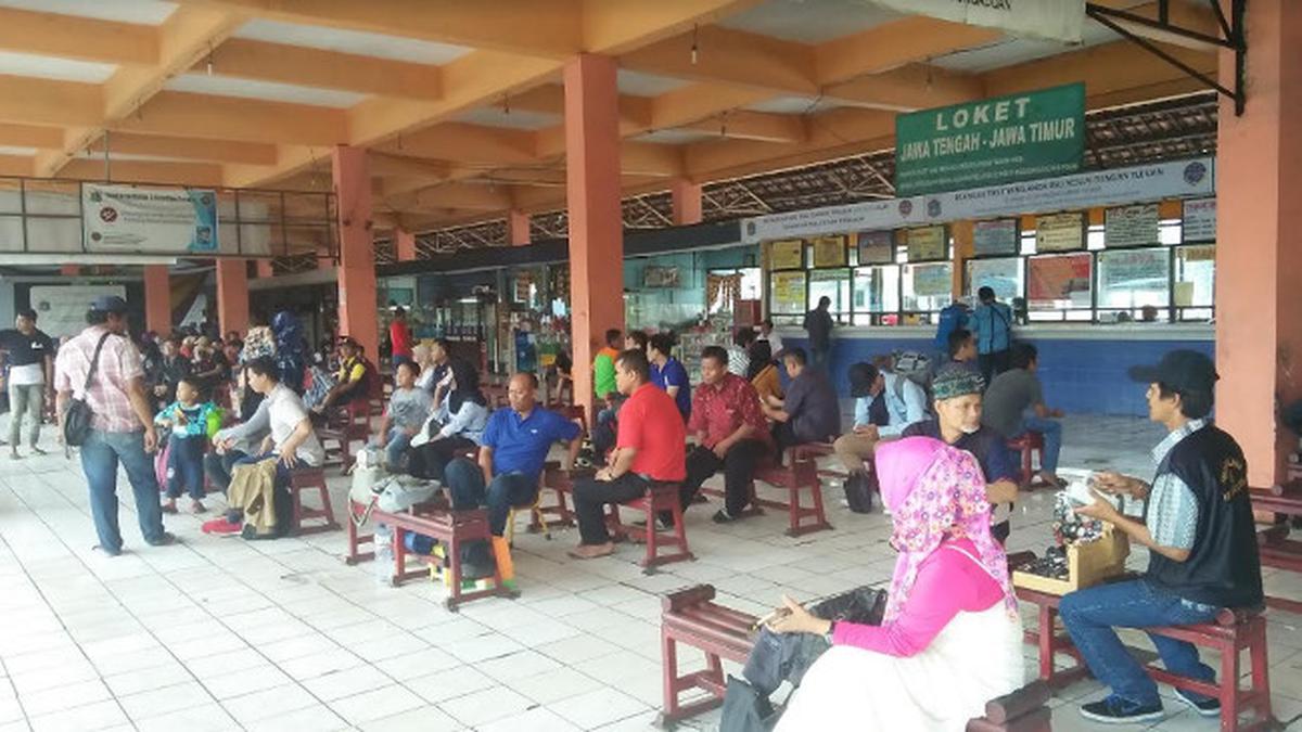 Pemudik Masih Padati Terminal Kampung Rambutan pada H+2 Lebaran