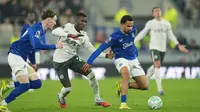 Everton berhasil menghajar Chelsea lewat tiga gol yang dicetak oleh Beto (33', 62') dan Iliman Ndiaye (76'). (AP Photo/Jon Super)