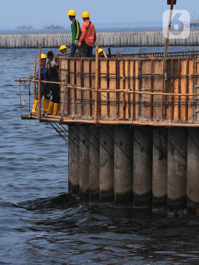 Tanggul di Kampung Nelayan Cilincing