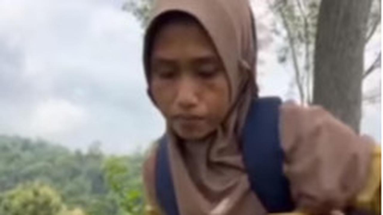 Dedikasi Guru TK Tak Bergaji Tiap Hari Ajari Belasan Anak