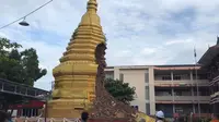 Pagoda berusia 500 tahun di Thailand ambruk setelah hujan deras berhari-hari. (dok. Facebook&nbsp;nontakarn.surat)
