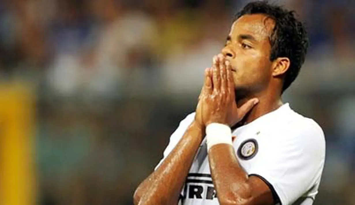 Inter Milan's midfielder Amantino Alessandro Mancini reacts after missing a goal during their Serie A football match Sampdoria vs Inter Milan at Luigi Ferraris Stadium in Genoa on August 30, 2008. AFP PHOTO / GIUSEPPE CACACE