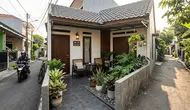 10 Desain Teras Minimalis Plus Taman Mini untuk Rumah Kecil Tanpa Menghabiskan Area Jalan