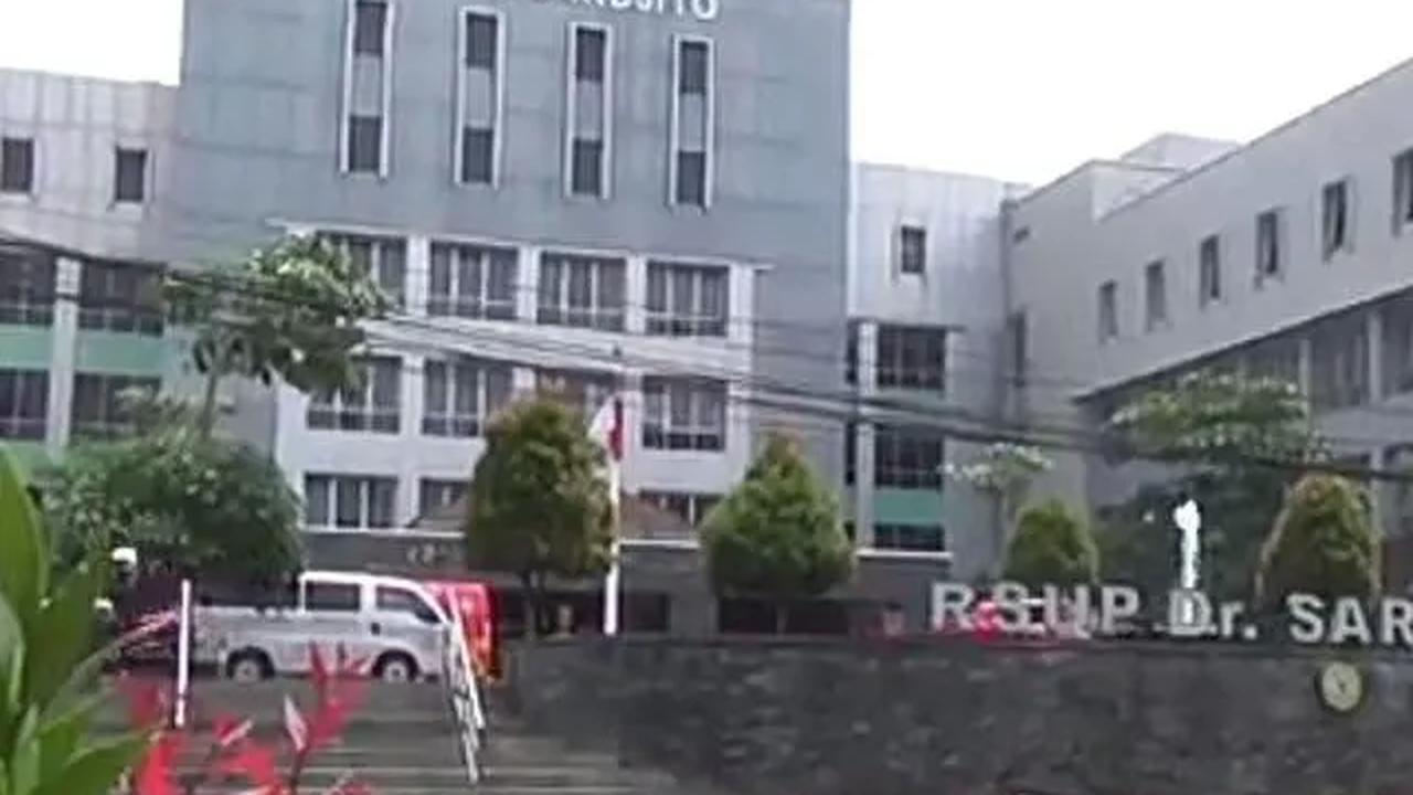 "Saya sebagai sahabat dekat beliau, tentunya mendoakan yang terbaik bagi Cak Nun. Semoga Cak Nun diberikan kesembuhan oleh Allah dan sehat kembali," tutur Suko.