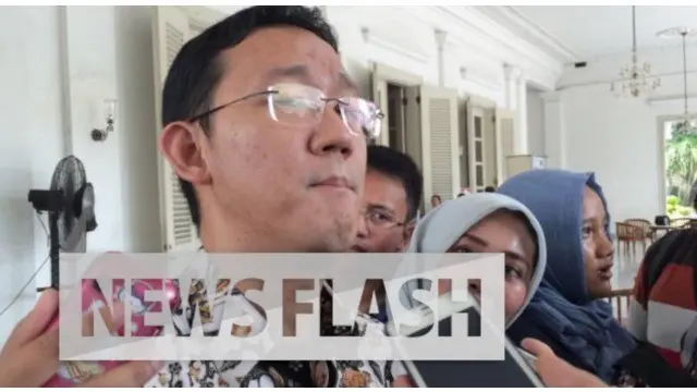 Sunny Tanuwidjaja, staf khusus Ahok menyatakan perannya dalam Raperda Reklamasi Pantura Jakarta hanya sebagai penghubung antara para pengembang reklamasi dengan Gubernur DKI Jakarta