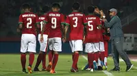 Timnas Indonesia U-16 dan Fakhri Husaini di Piala AFF U-16 2018. (Bola.com/Aditya Wany)