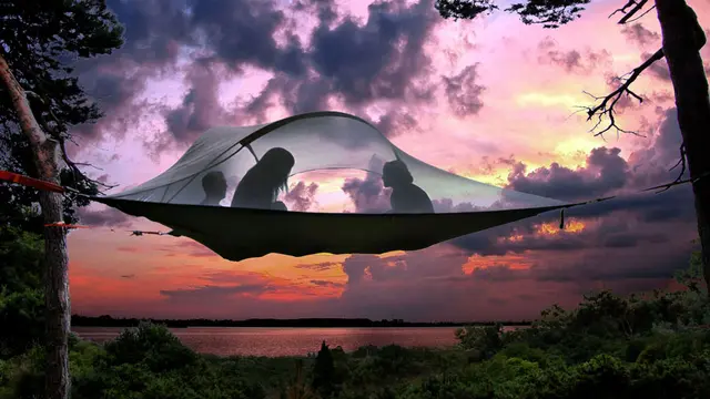 Sensasi Tidur di Tenda Melayang 
