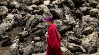 Pemakaman langit, tradisi yang masih dilakukan oleh masyarakat di provinsi Qinghai, Tibet, Mongolia Dalam dan Mongolia. (Foto: Dailymail)