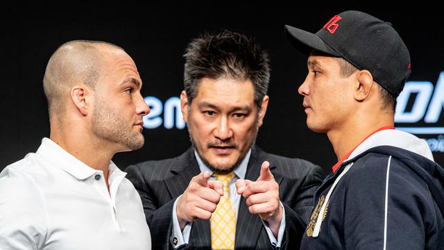 Petarung AS, Eddie Alvarez (kiri) akan berhadapan dengan petarung Rusia, Timofey di ONE: A New Era, Minggu (31/3). (ONE Championship)