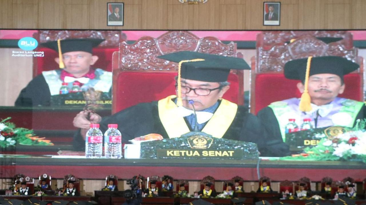 anak petani sederhana lulus sarjana