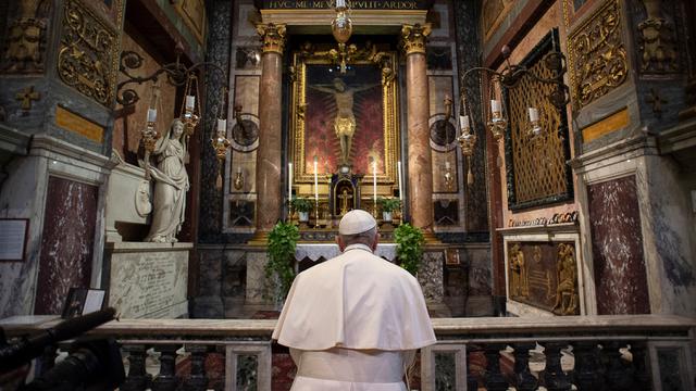 Paus Fransiskus Susuri Jalanan Roma Kala Italia Lockdown