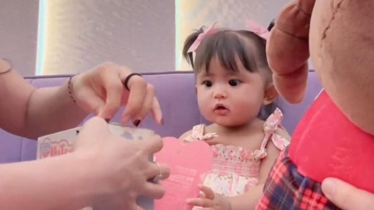 Sama seperti anak-anak lainnya, Dek Cunda juga pasti memiliki ketertarikan yang besar terhadap segala hal yang berhubungan dengan boneka.<br>