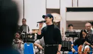 Seven Star Production mematangkan seluruh persiapan konser Afgan lewat latihan gabungan yang mempertemukan seluruh musisi dan tim kreatif dalam satu panggung. (Foto/Dok: Seven Star Production)
