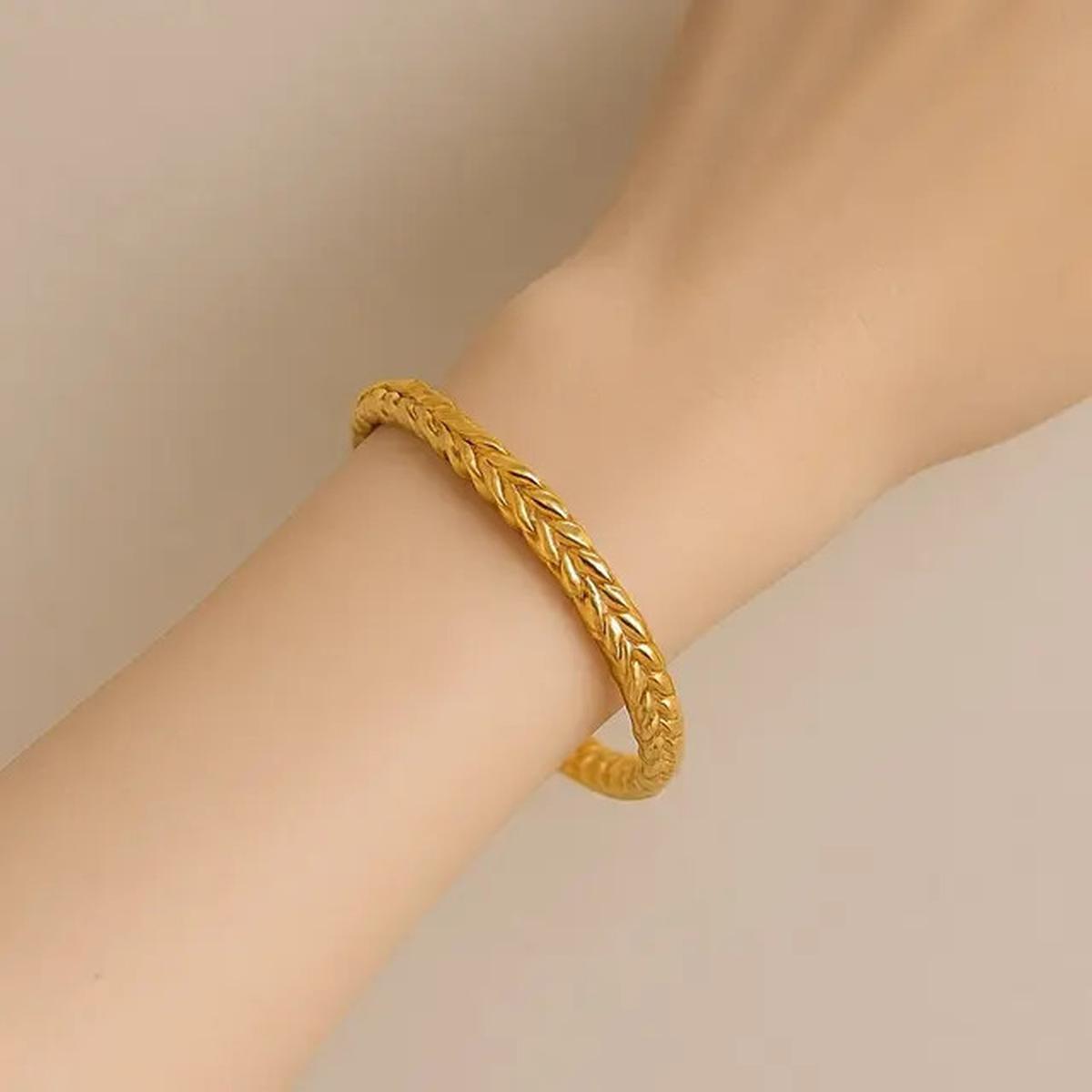 10 Model Gelang Emas Bangle Kekinian 2025 untuk Tangan Kecil, Tampil Elegan dan Modis
