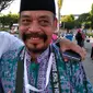 Inilah Mansur, satpam perumahan Girya Abadi, yang naik haji bersama istrinya. (liputan6.com/Musthofa Aldo)