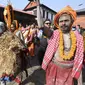 Sadhu atau orang suci Hindu mengambil bagian dalam prosesi keagamaan menjelang festival Hindu 'Maha Shivaratri', di Kathmandu (9/3/2021). (AFP/Prakash Mathema)