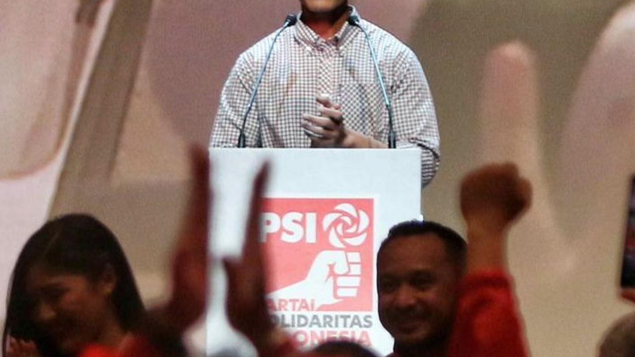 Kaesang juga mengungkap alasan memilih ke PSI. Dia mengaku sedang jatuh cinta pada PSI dan menyebut partai yang dibentuk pada 16 November 2014 itu didominasi anak muda.<br>