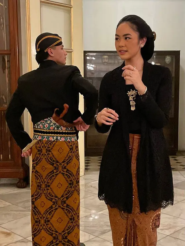 6 Potret Jefri Nichol Ikut Ritual Malam 1 Suro di Surakarta Ini Curi Perhatian