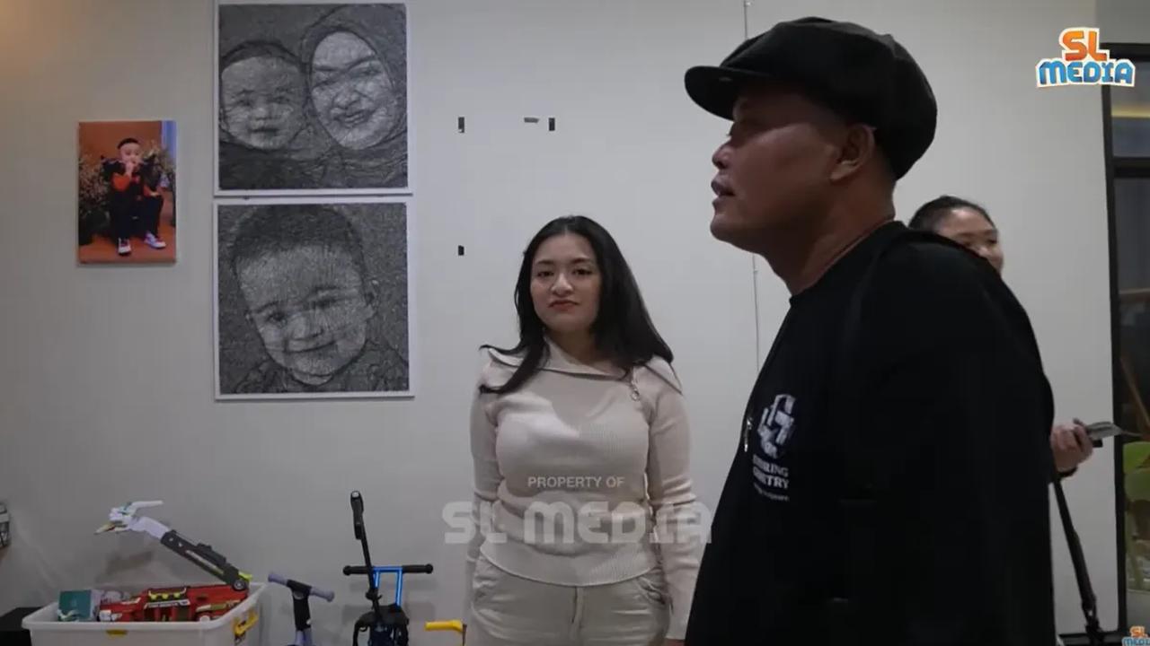Sule kemudian menyapa Nathalie Holscher. Sule dan Nathalie Holscher saling berjabat tangan. Meski sudah tak lagi bersama, Sule dan Nathalie Holscher tetap berhubungan baik.<br>