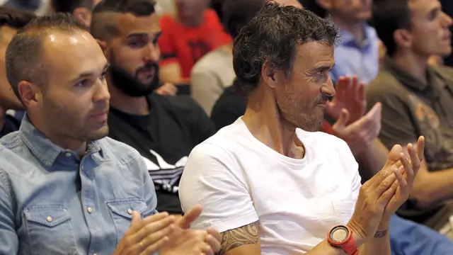 Xavi Hernadez Berurai Air Mata di Acara Perpisahannya