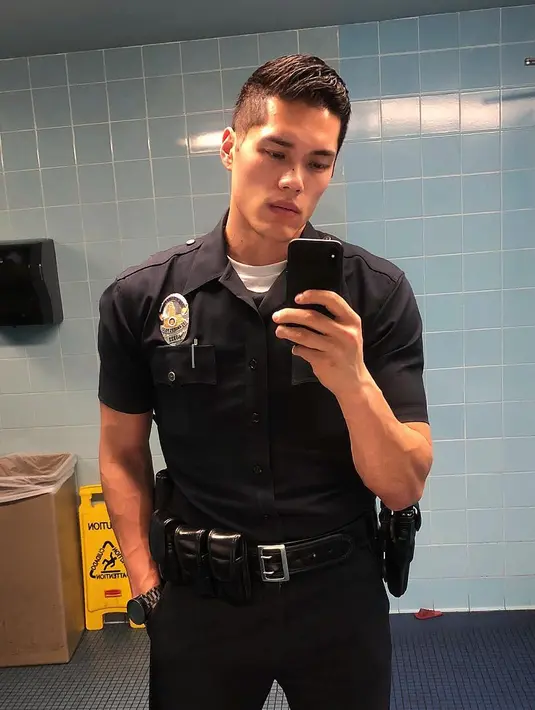 Jadi, siapa nih yang sudah mulai naksir bodyguardnya Kylie Jenner? (instagram/timmm.c)