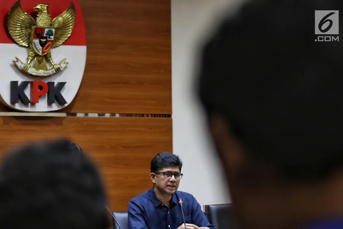 KPK Tunjukkan Uang Rp 100 Juta Hasil OTT di Balikpapan