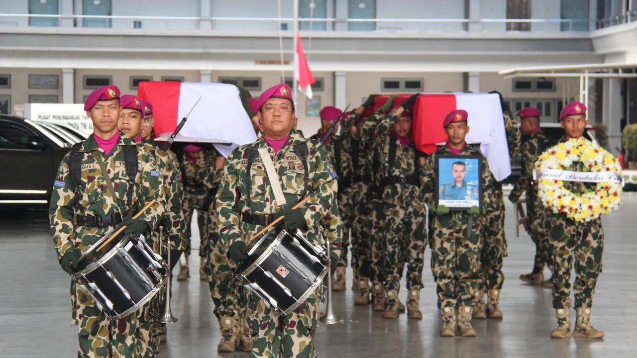 FOTO: Pelepasan Jenazah Dua Prajurit Marinir Korban Longsor Bandung