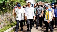 Menteri Koordinator Bidang Perekonomian Airlangga Hartarto mendamping Presiden Joko Widodo (Jokowi) ke wilayah terdampak gempa Cianjur, Jawa Barat, pada Senin (5/12/202). (Dok Kemenko Perekonomian)