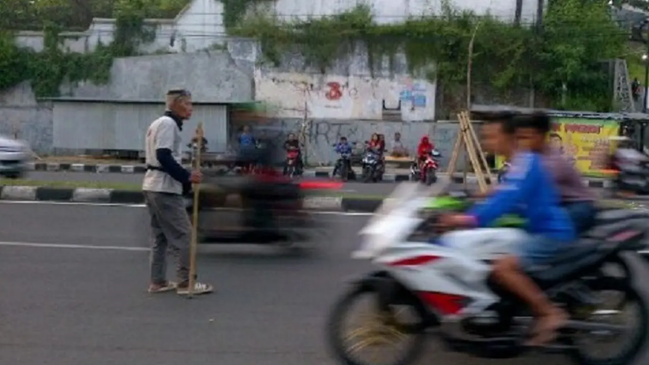 Kakek Bertongkat balapan liar