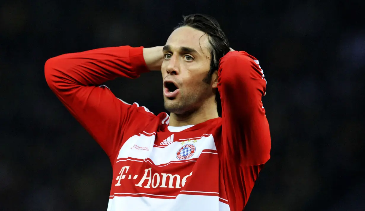 1. Luca Toni - Pemain asal Italia ini juga termasuk pemain yang doyan pindah klub. Total 15 klub pernah dibela penyerang jangkung ini, termasuk klub-klub besar seperti Bayern Munchen, Juventus dan AS Roma. (AFP/John Macdougall)