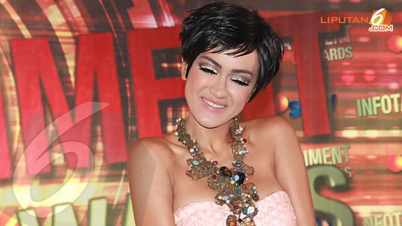 julia-perez-130809a.jpg