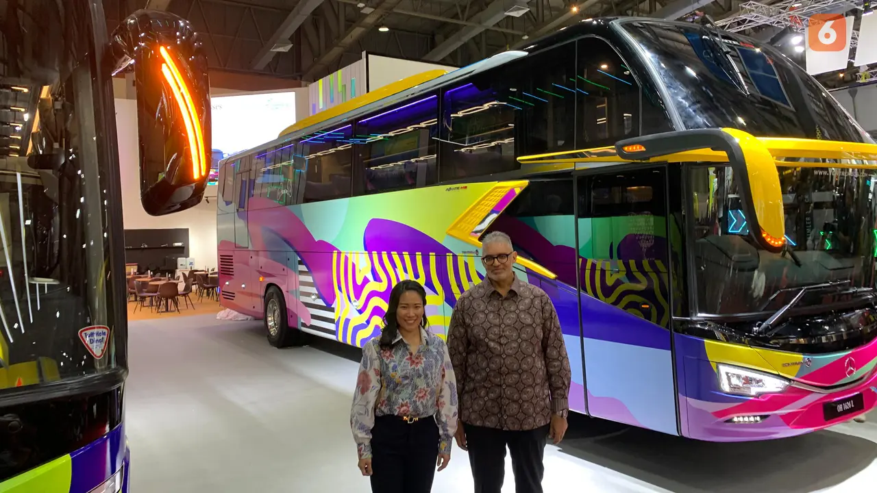 Peluncuran Booth DCVI di GIICOMVEC 2024 oleh Presdir DCVI Naeem Hassim dan Kepala Produk dan Pemasaran DCVI Faustina. (Khizbulloh Huda/Liputan6)