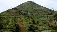 Gunung Padang mirip Piramida (Blogspot.com)