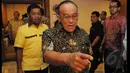 Aburizal Bakrie (Ical) memberikan pernyatan terkait disahkannya Golkar kubu Agung Laksono oleh Menkumham Yasonna Laoly, Jakarta, Selasa (10/3/2015).(Liputan6.com/Herman Zakharia)