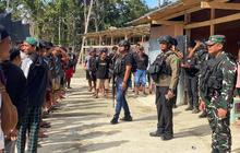 TNI-Polri Evakuasi 198 Orang dari Tambang Emas Kali Musairo Nabire Pascateror KKB