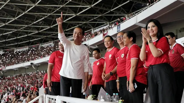 Beda Gaya Sporty Annisa Pohan dan Iriana Jokowi Nonton Pertandingan Kualifikasi Piala Dunia 2026
