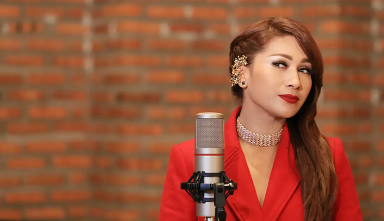 Maia sebagai musisi mengaku hanya sekedar membantu proyek sahabatnya tersebut. Apalagi, ia telah mengenal lama Tata Janeeta. (Deki Prayoga/Bintang.com)