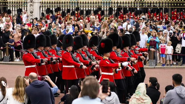 Prosesi Pergantian Penjaga Istana Buckingham