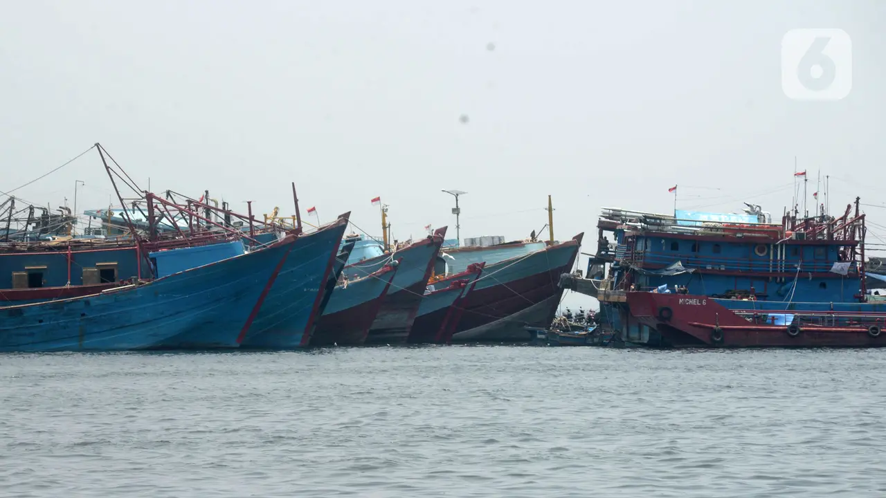 FOTO: Protes Kenaikan Tarif PNBP, Nelayan Muara Baru dan Angke Tidak Melaut