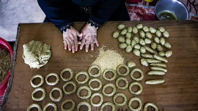 Pembuatan Kue Tradisional Palestina Jelang Lebaran