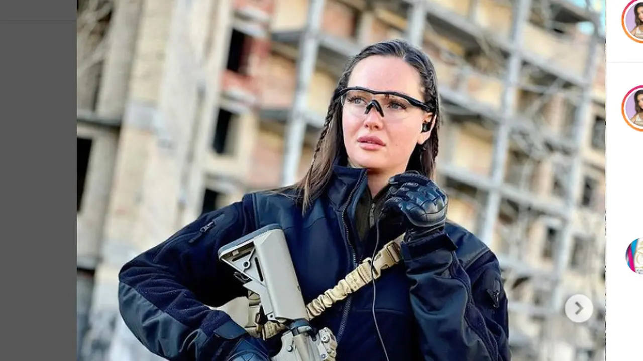 Miss Ukraina Anastasiia Lenna ikut melawan invasi Rusia.