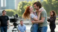 Apa Itu Romcom? Pengertian, Sejarah, Ciri, dan Trope Populernya
