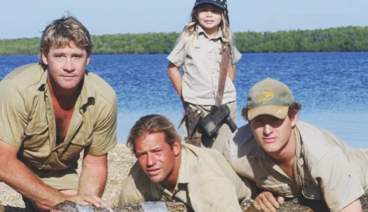 Steve Irwin, presenter acara Crocodile Hunter meninggal saat ekspedisi laut di Great Barrier Reef, Australia. (Via Instagram/@bindisueirwin)