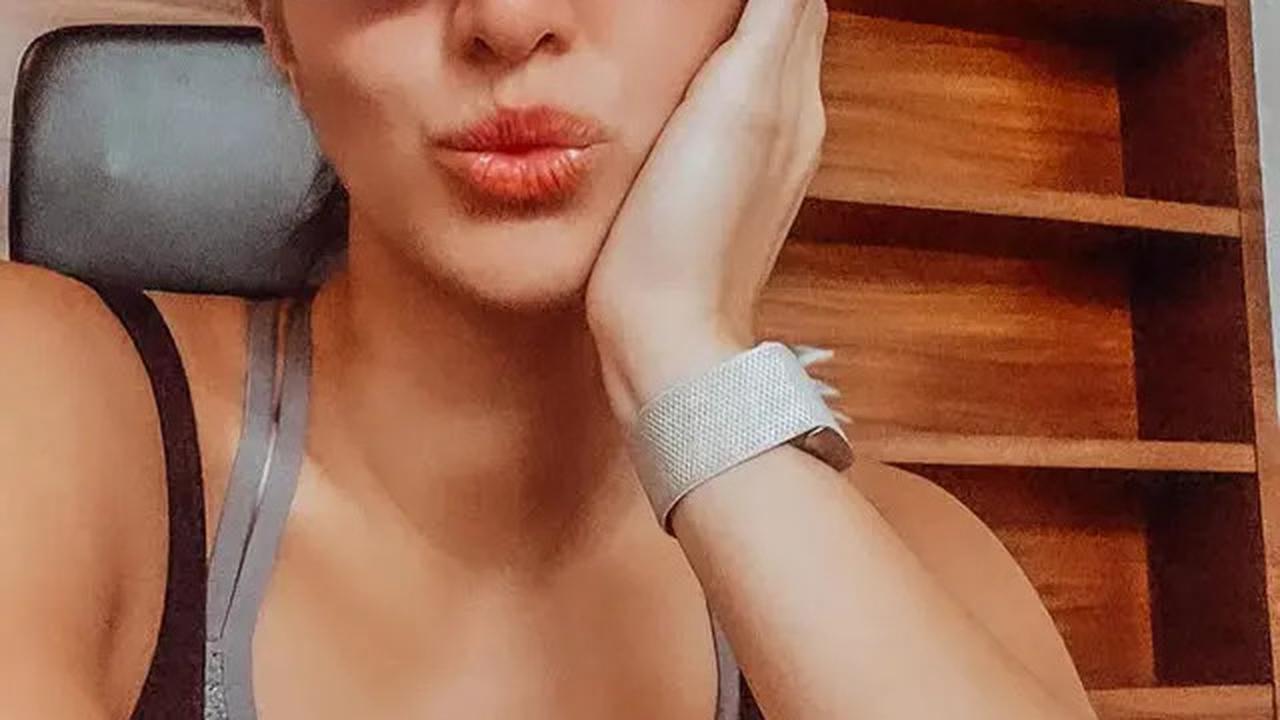 7 Model Kacamata Nia Ramadhani, Tampil Modis di Berbagai Kesempatan dengan Gaya Elegan